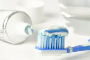 خمیر دندان کولگیت COLGATE پمپی مدل Cavity Protection حجم 100 میل