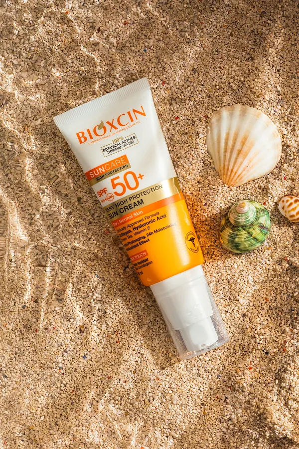 ضد آفتاب بی رنگ بیوکسین Bioxcin پوست نرمال تا خشک حجم 50 میل