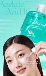 سرم ضد جوش و تسکین دهنده مدی کیوب Medicube حاوی Azelaic Acid 16 حجم 30 میل