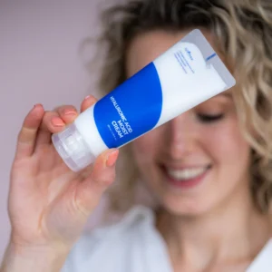 کرم آبرسان و مرطوب کننده ایزنتری